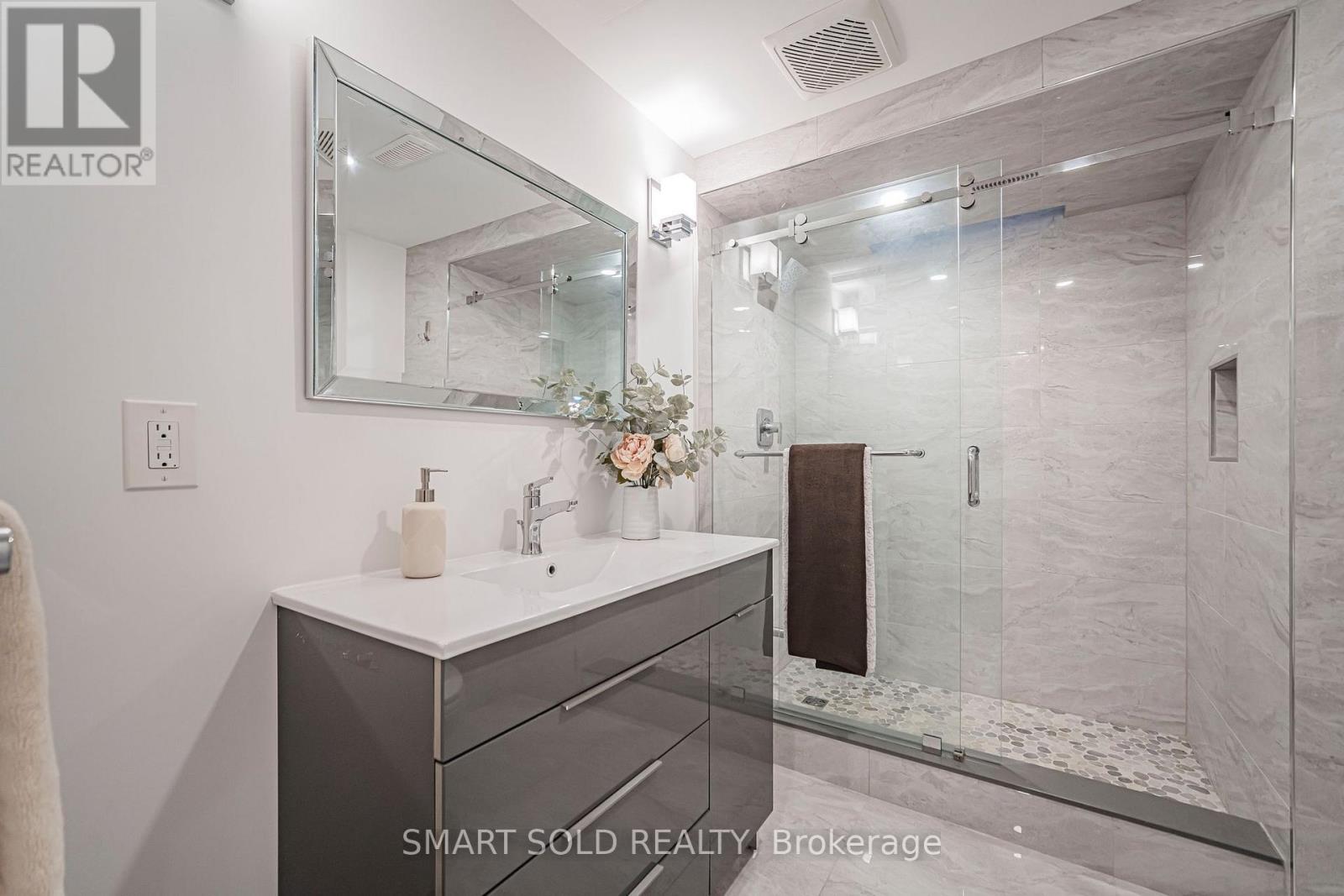 15 Mirando Street Property Photo 27