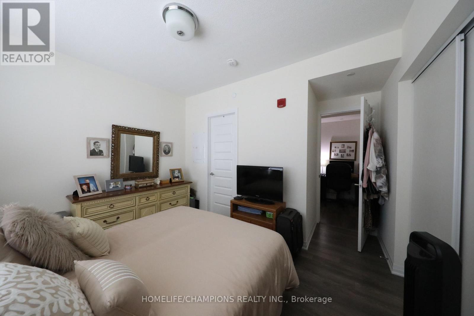 612 - 2 Adam Sellers Street Property Photo 6
