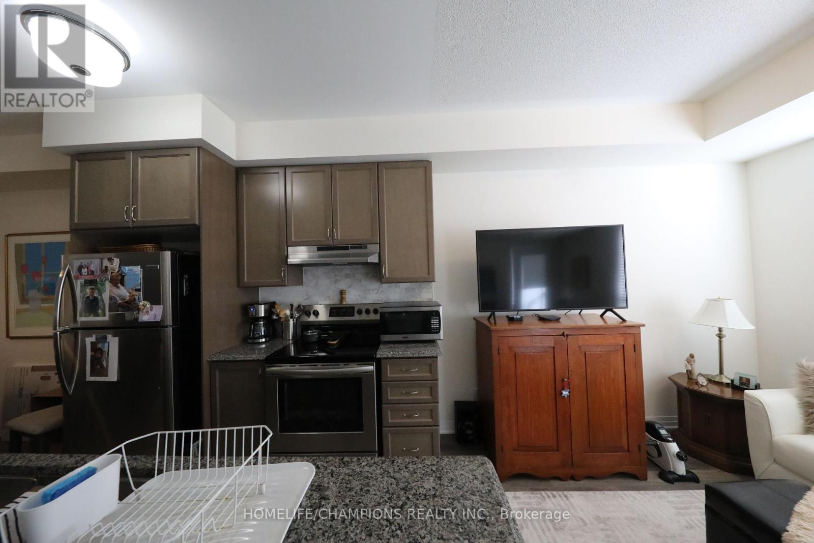 612 - 2 Adam Sellers Street Property Photo 11