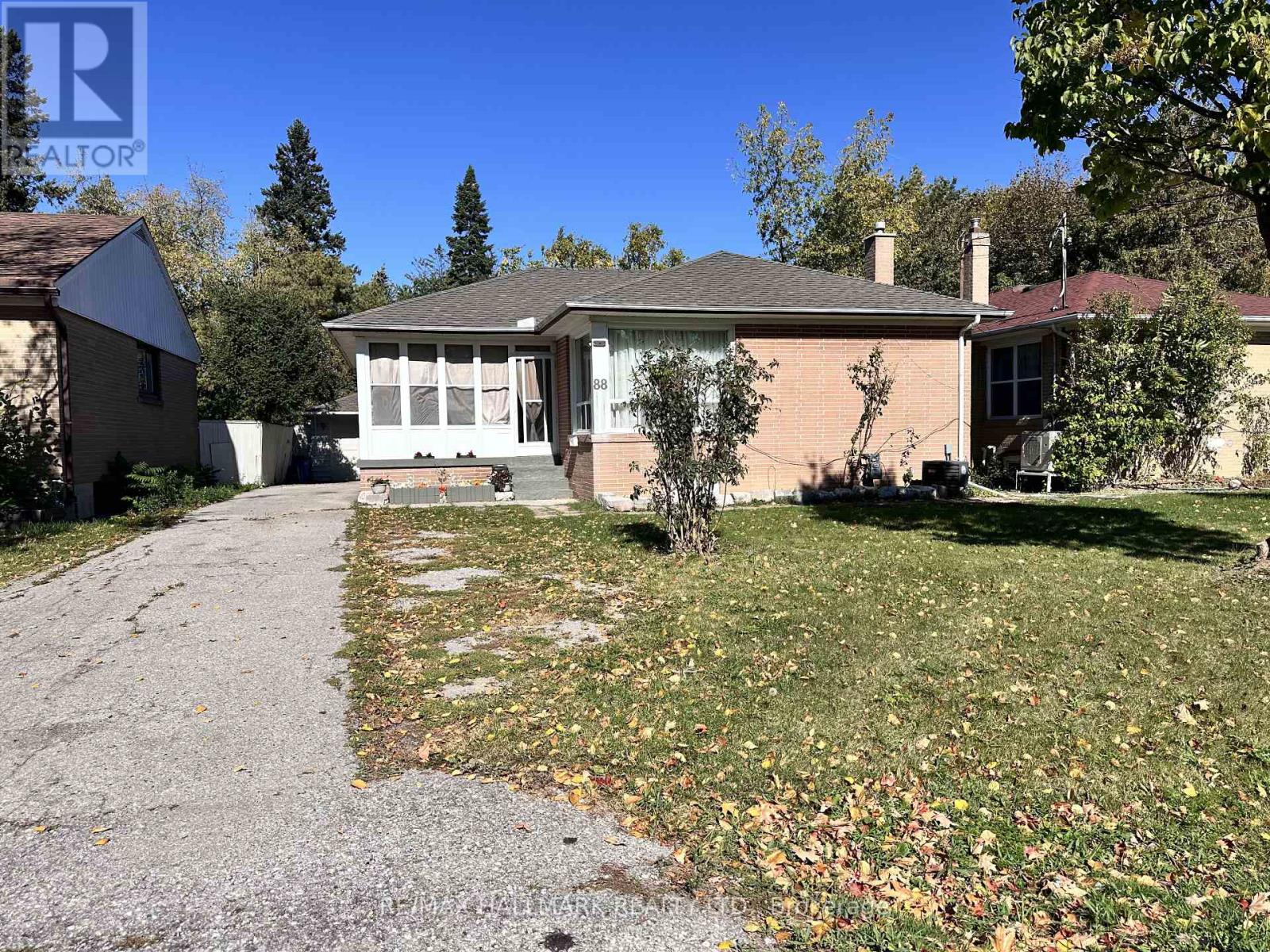 Lower - 88 Rockport Crescent Property Photo 1