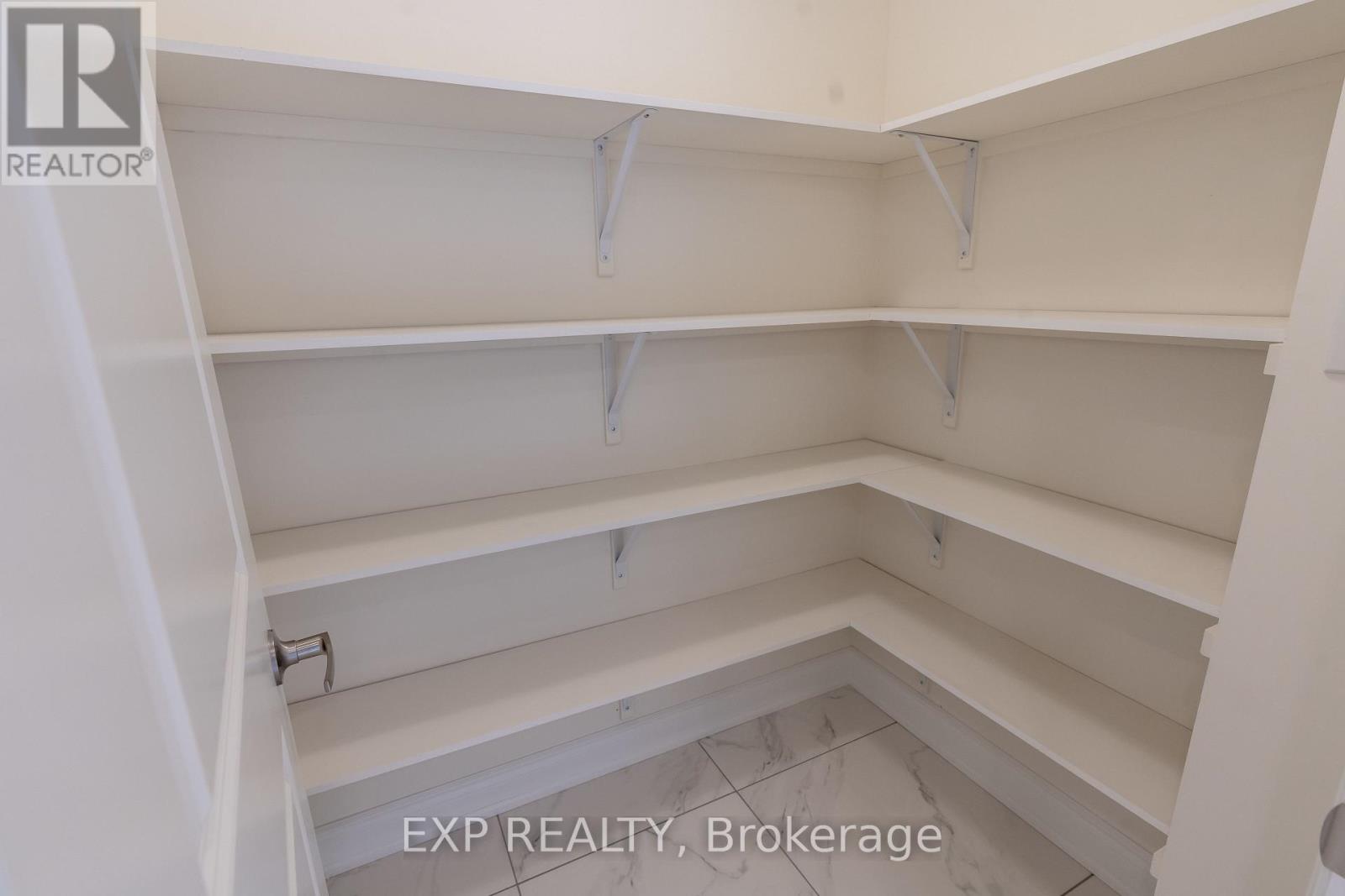 510 New England Court Property Photo 7