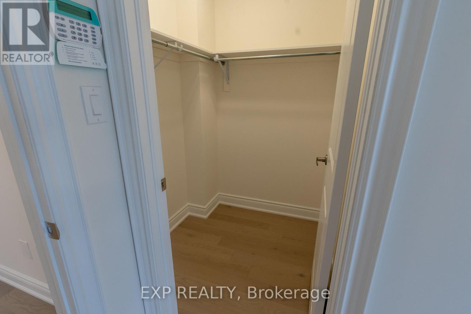 510 New England Court Property Photo 13