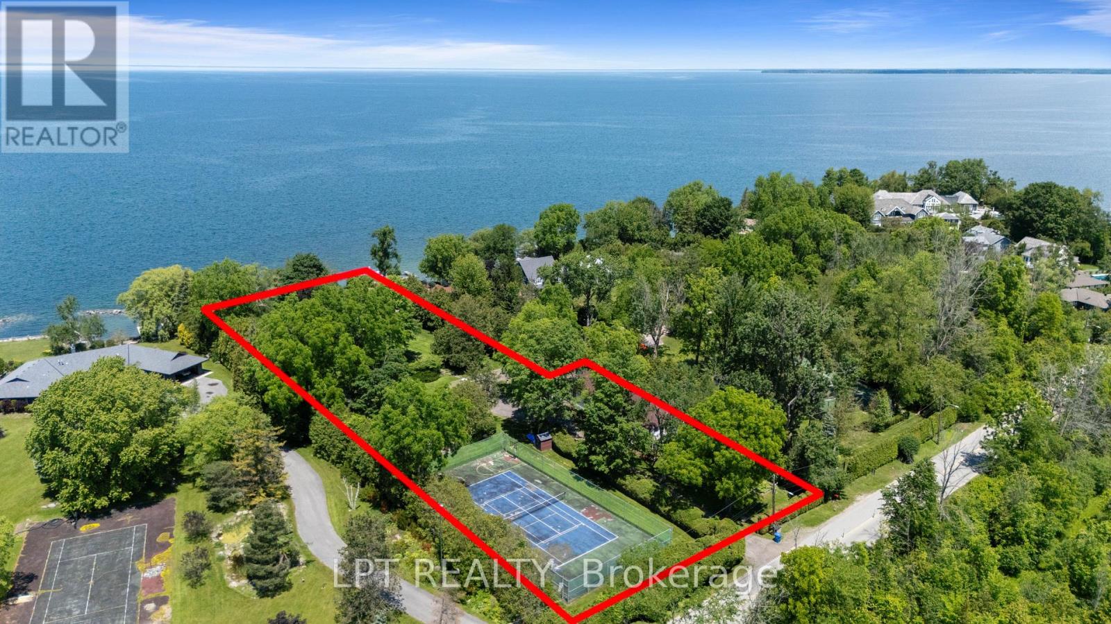 678 Lake Drive E Property Photo 2