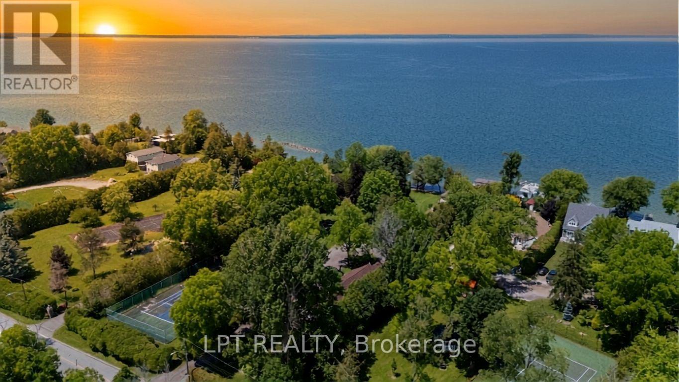 678 Lake Drive E Property Photo 3