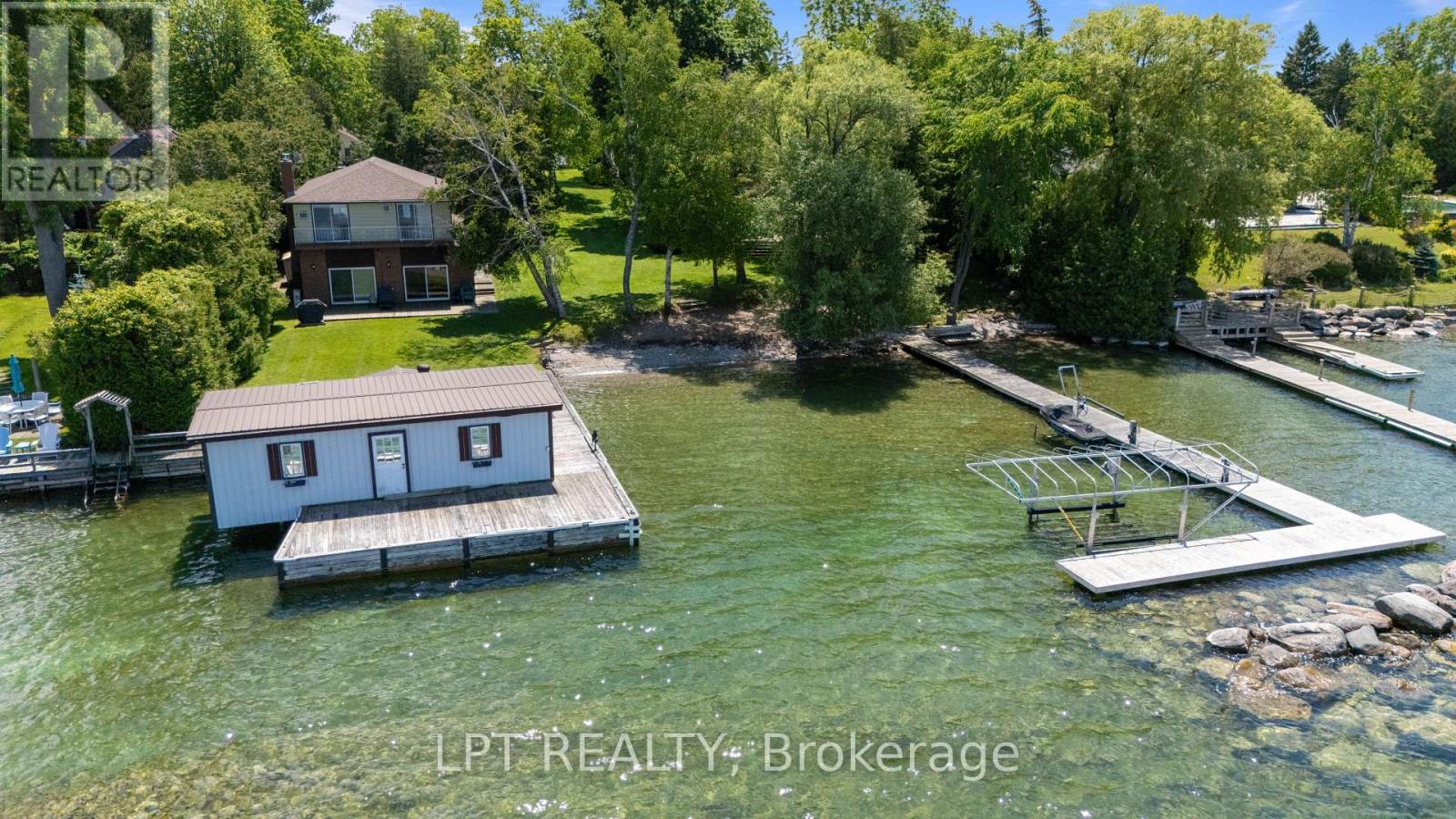 678 Lake Drive E Property Photo 4