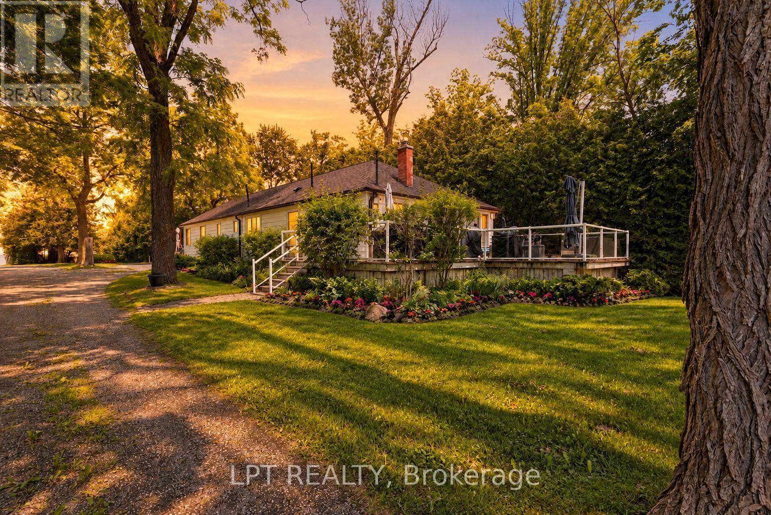 678 Lake Drive E Property Photo 7