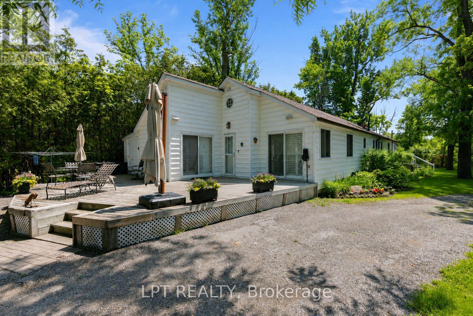 678 Lake Drive E Property Photo 8