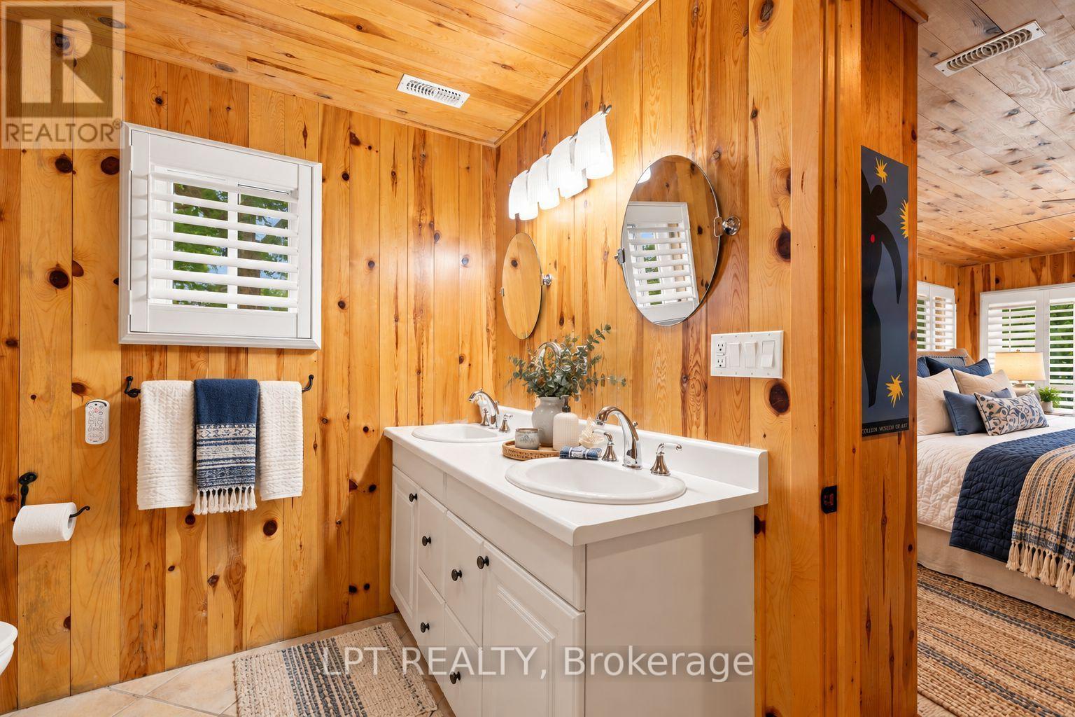 678 Lake Drive E Property Photo 17