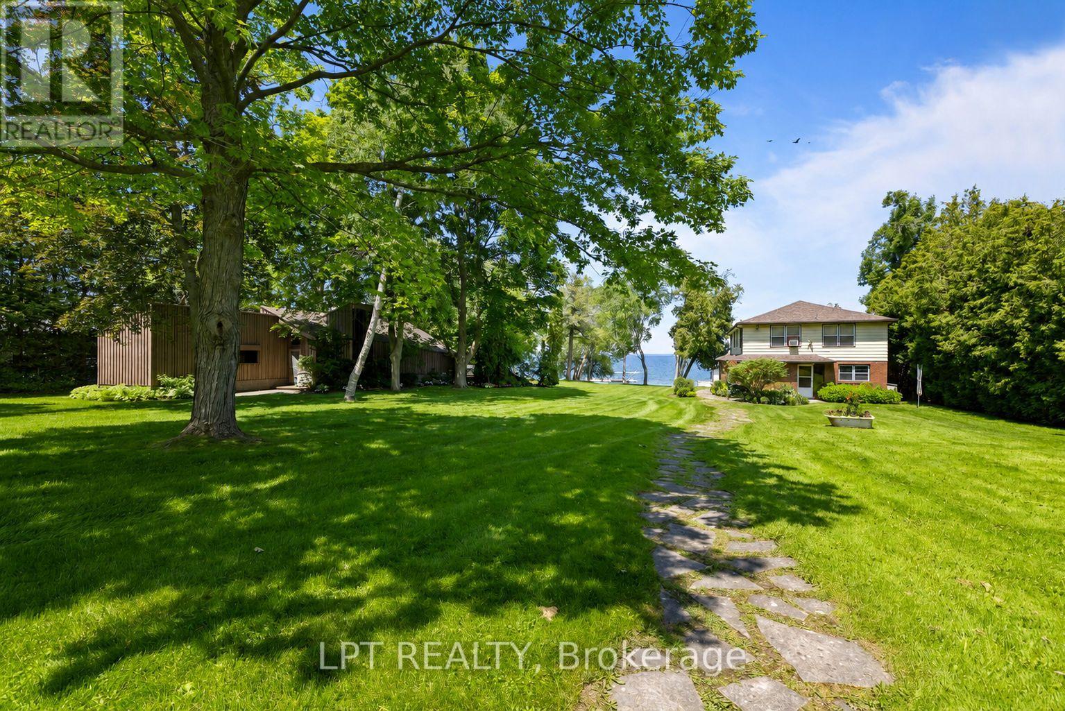 678 Lake Drive E Property Photo 18