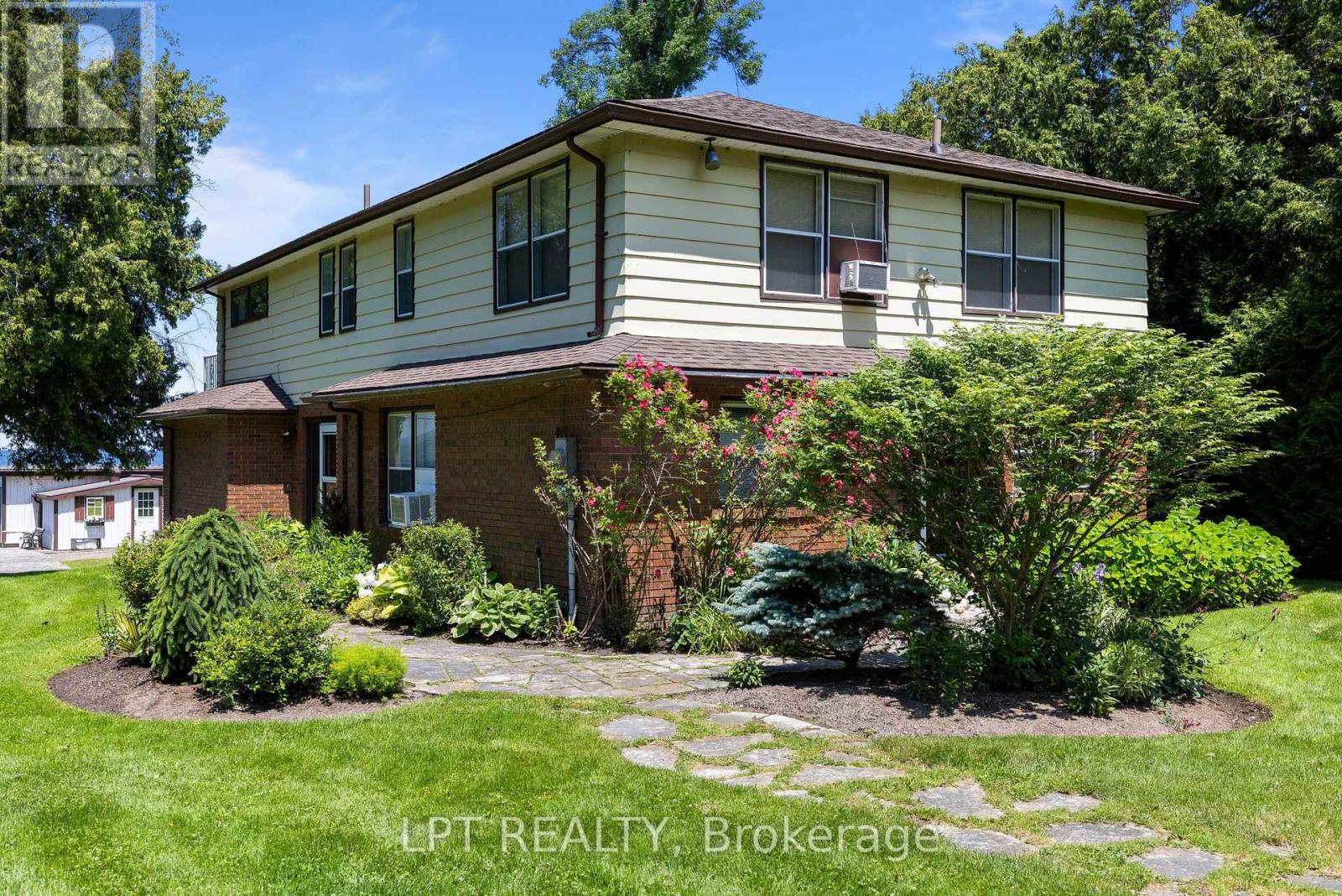 678 Lake Drive E Property Photo 19