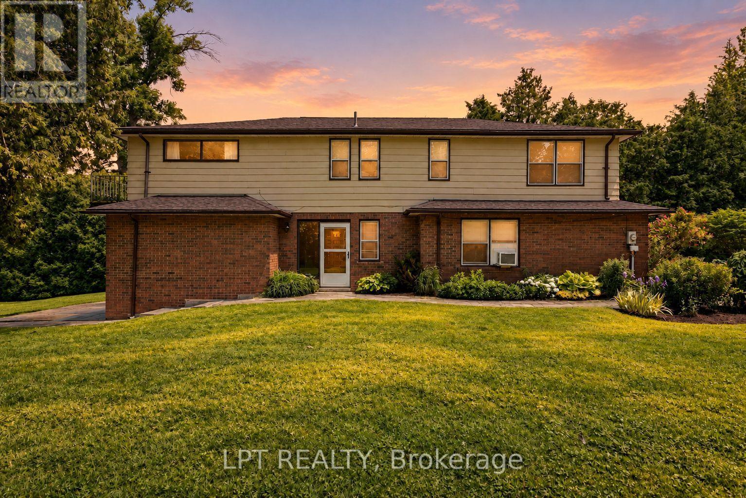 678 Lake Drive E Property Photo 20