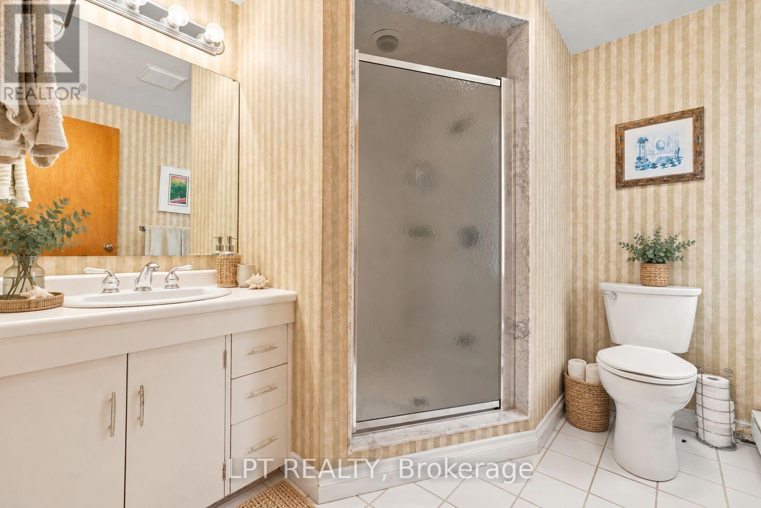 678 Lake Drive E Property Photo 38