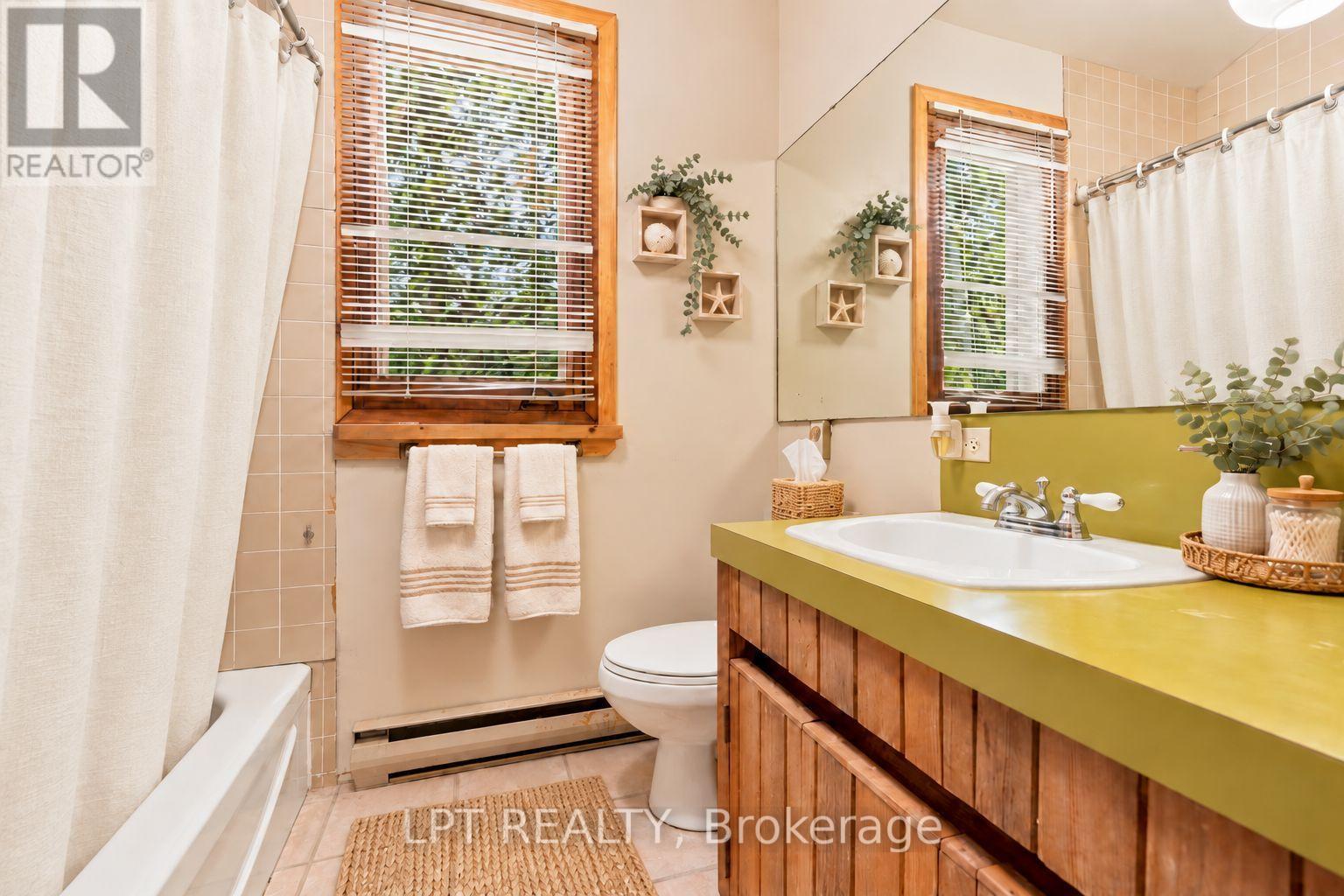 678 Lake Drive E Property Photo 46