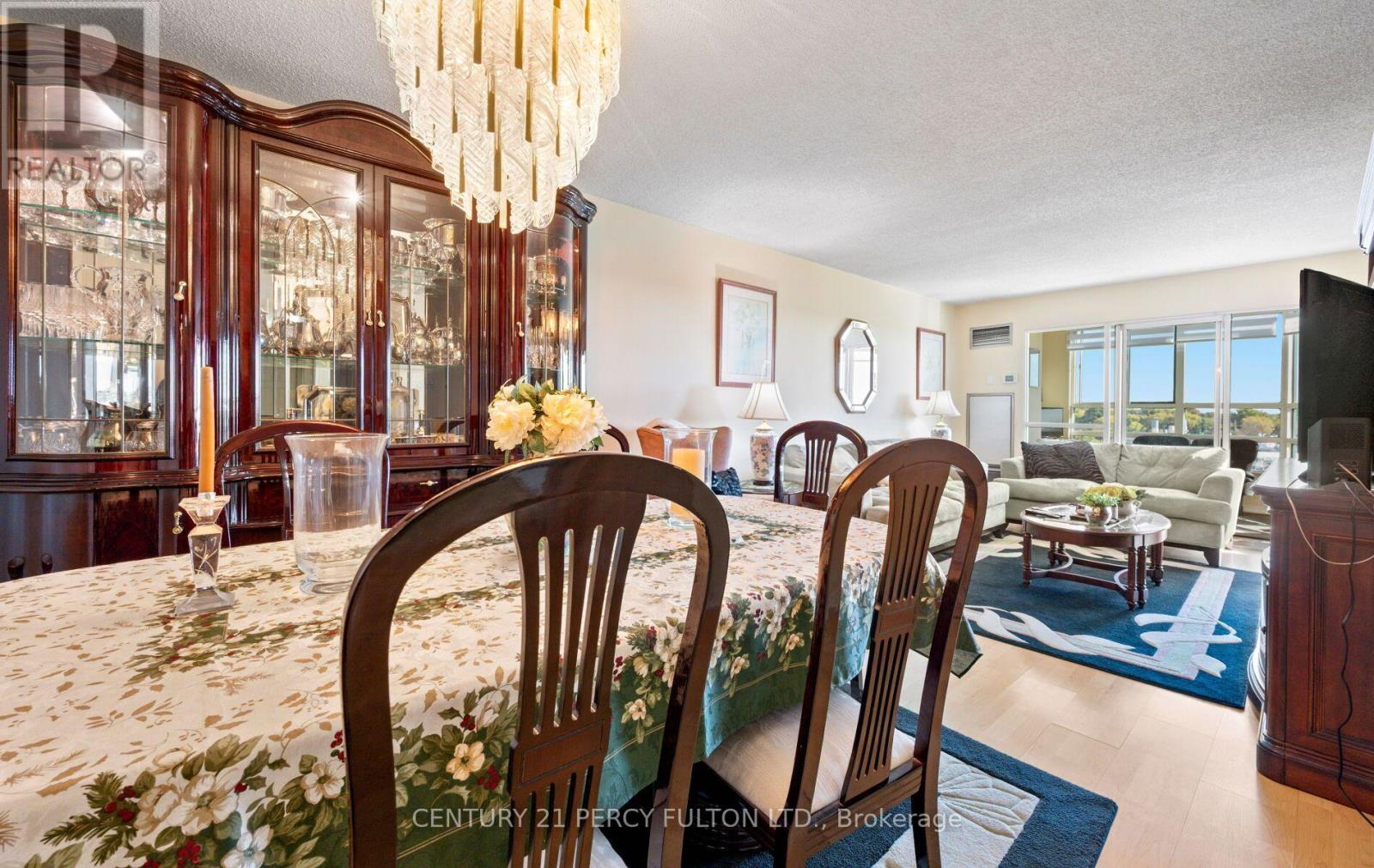 624 - 7825 Bayview Avenue Property Photo 7