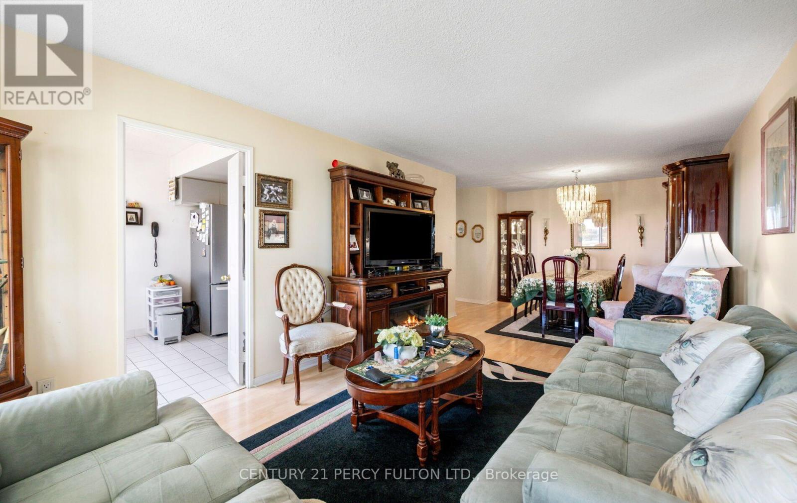 624 - 7825 Bayview Avenue Property Photo 10