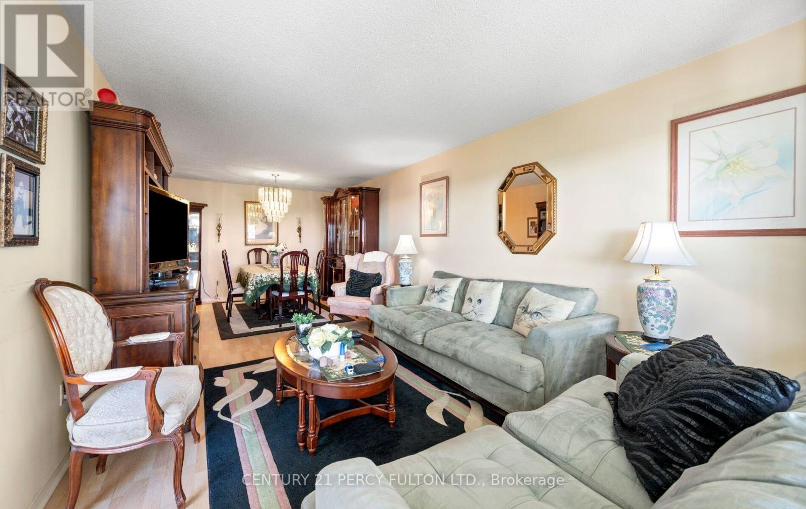 624 - 7825 Bayview Avenue Property Photo 11