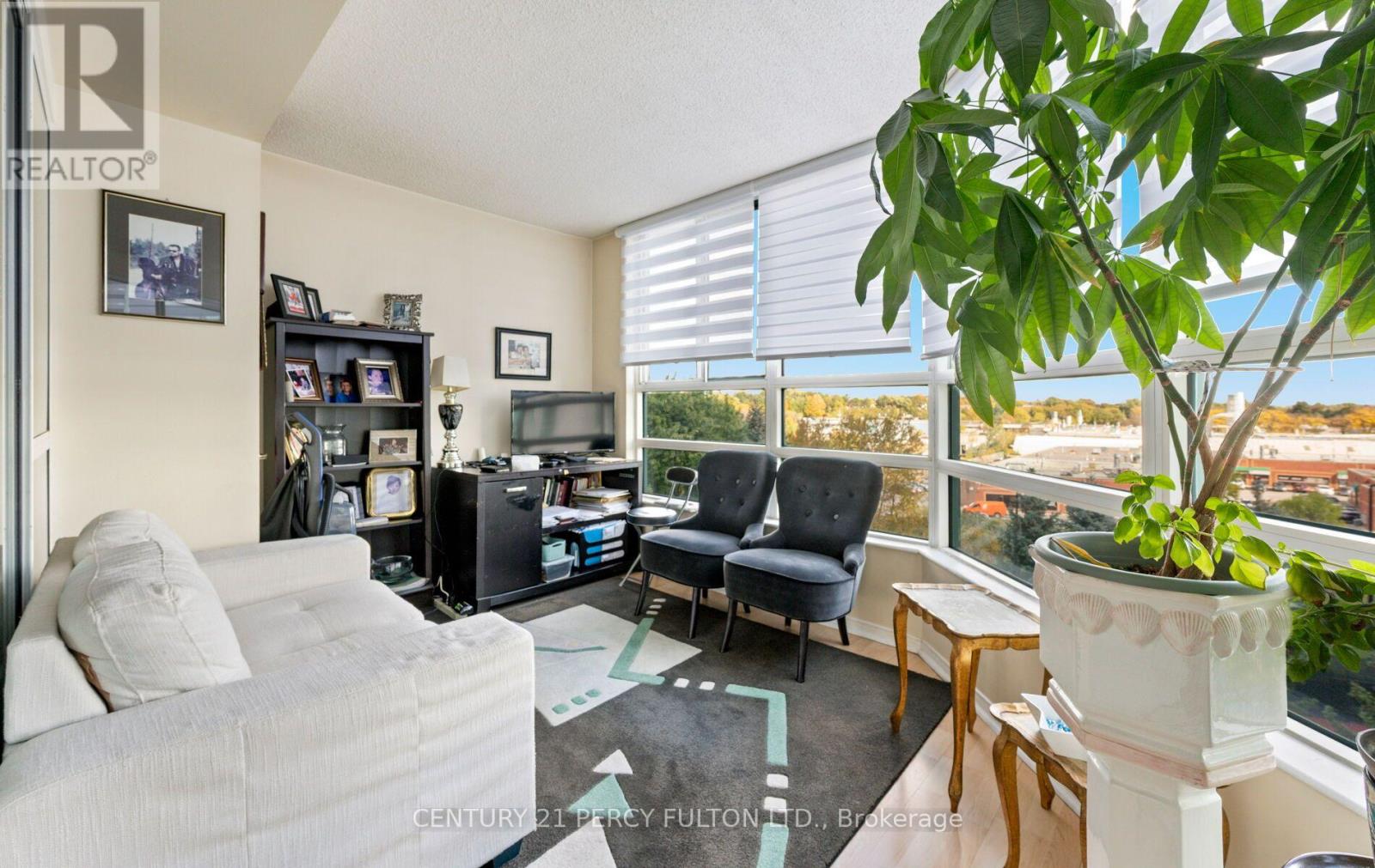 624 - 7825 Bayview Avenue Property Photo 12