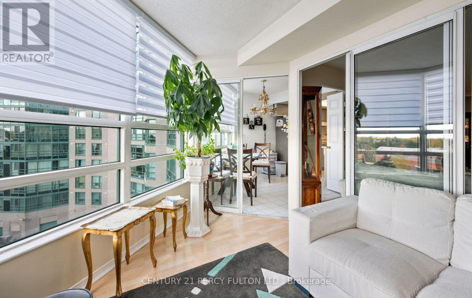 624 - 7825 Bayview Avenue Property Photo 13