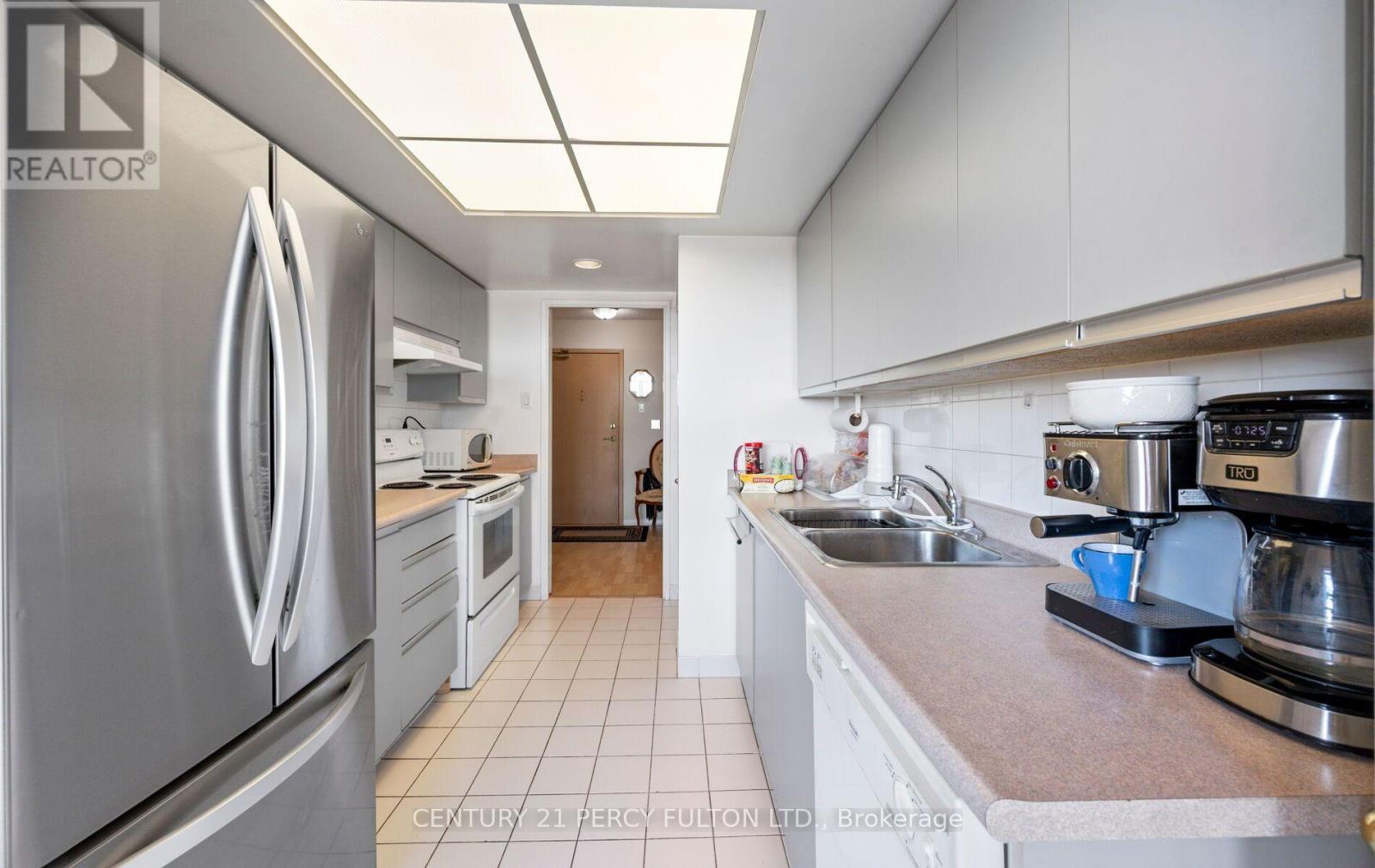 624 - 7825 Bayview Avenue Property Photo 15