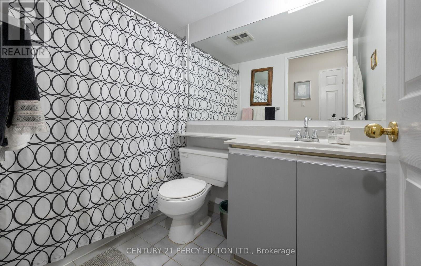 624 - 7825 Bayview Avenue Property Photo 18