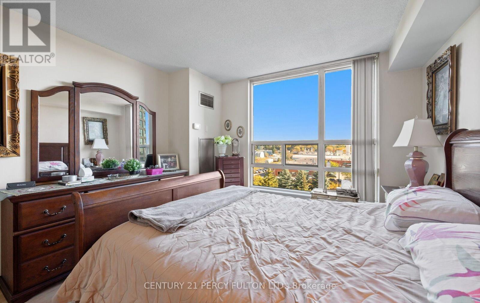 624 - 7825 Bayview Avenue Property Photo 20