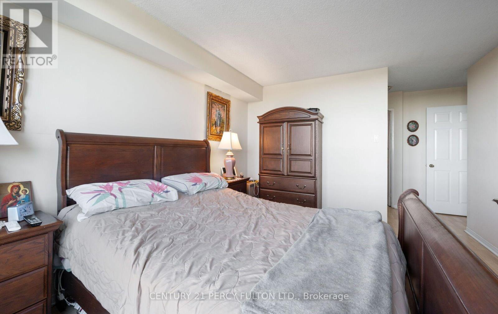 624 - 7825 Bayview Avenue Property Photo 21