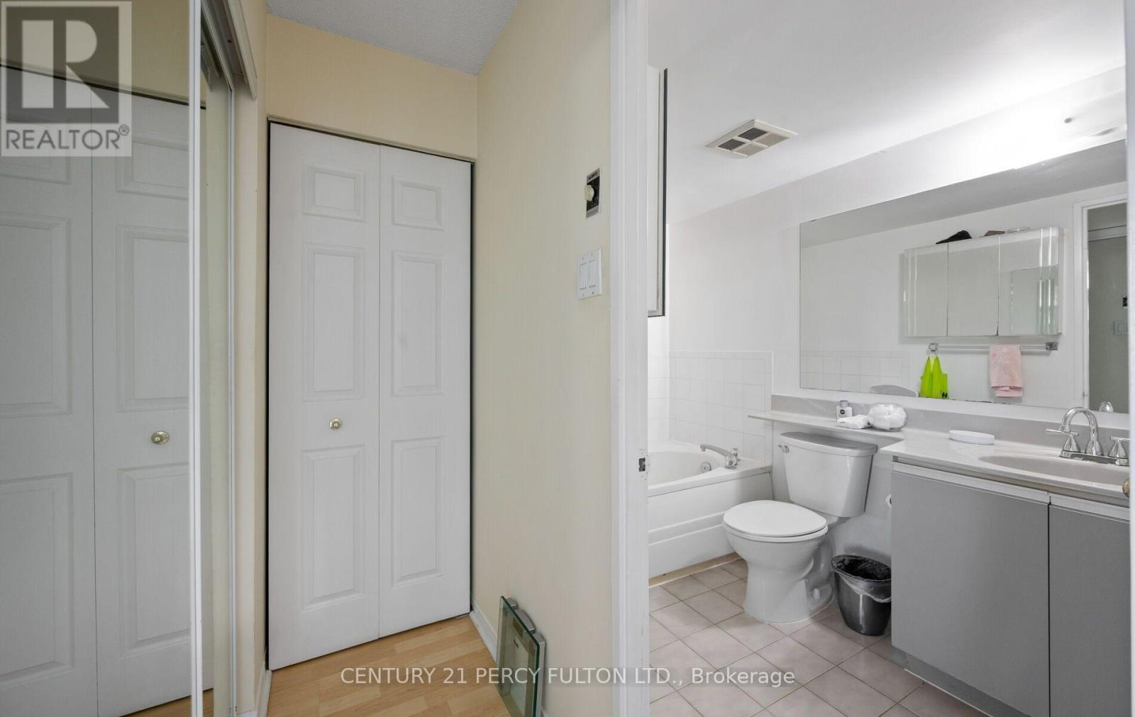 624 - 7825 Bayview Avenue Property Photo 22