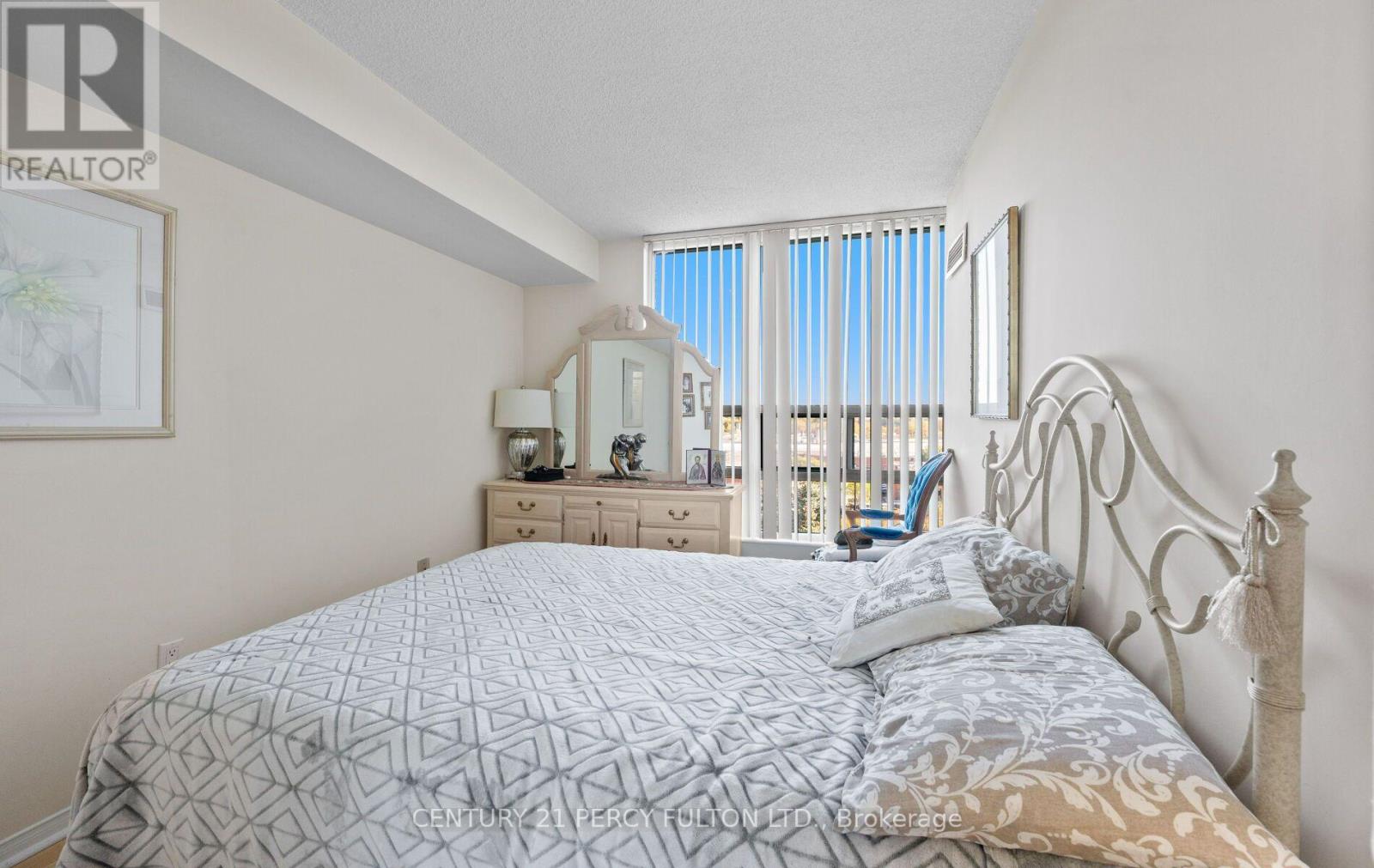 624 - 7825 Bayview Avenue Property Photo 25