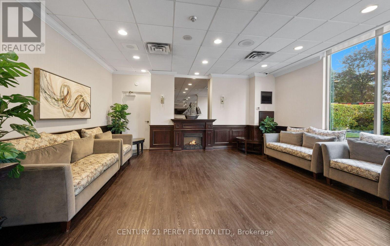 624 - 7825 Bayview Avenue Property Photo 31