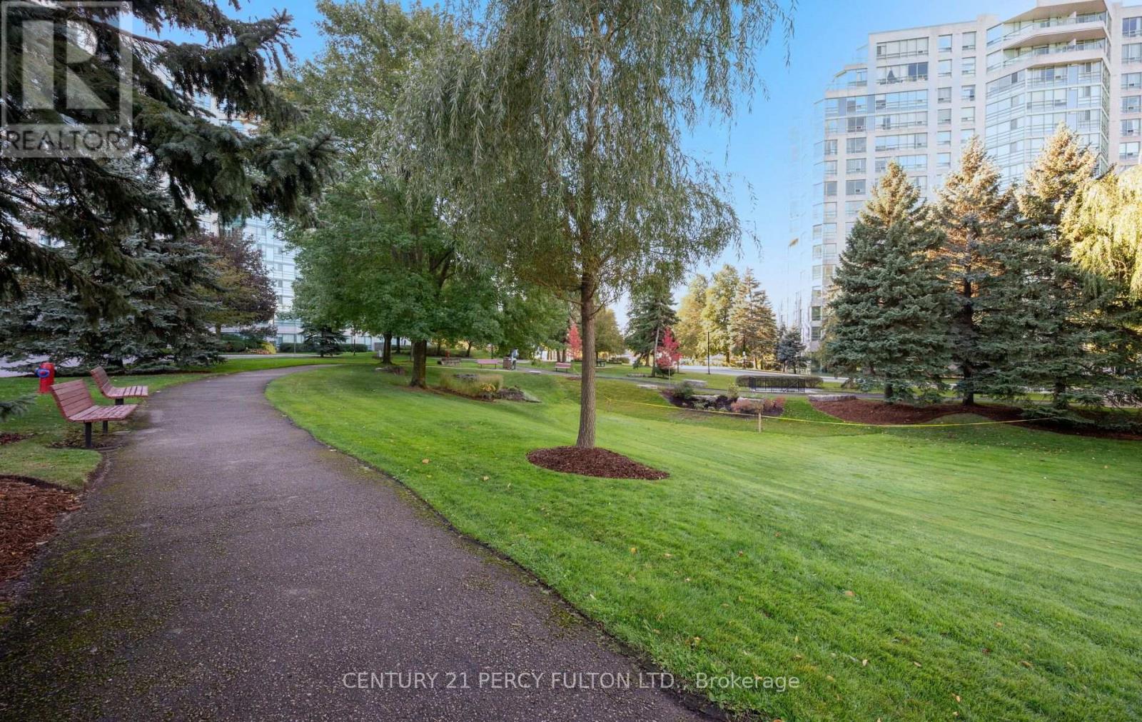 624 - 7825 Bayview Avenue Property Photo 38