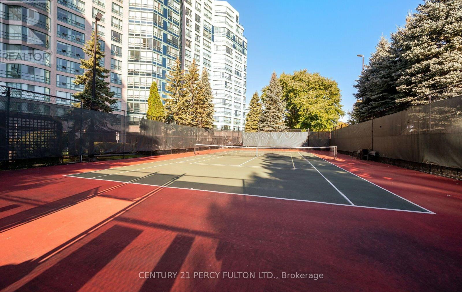 624 - 7825 Bayview Avenue Property Photo 40
