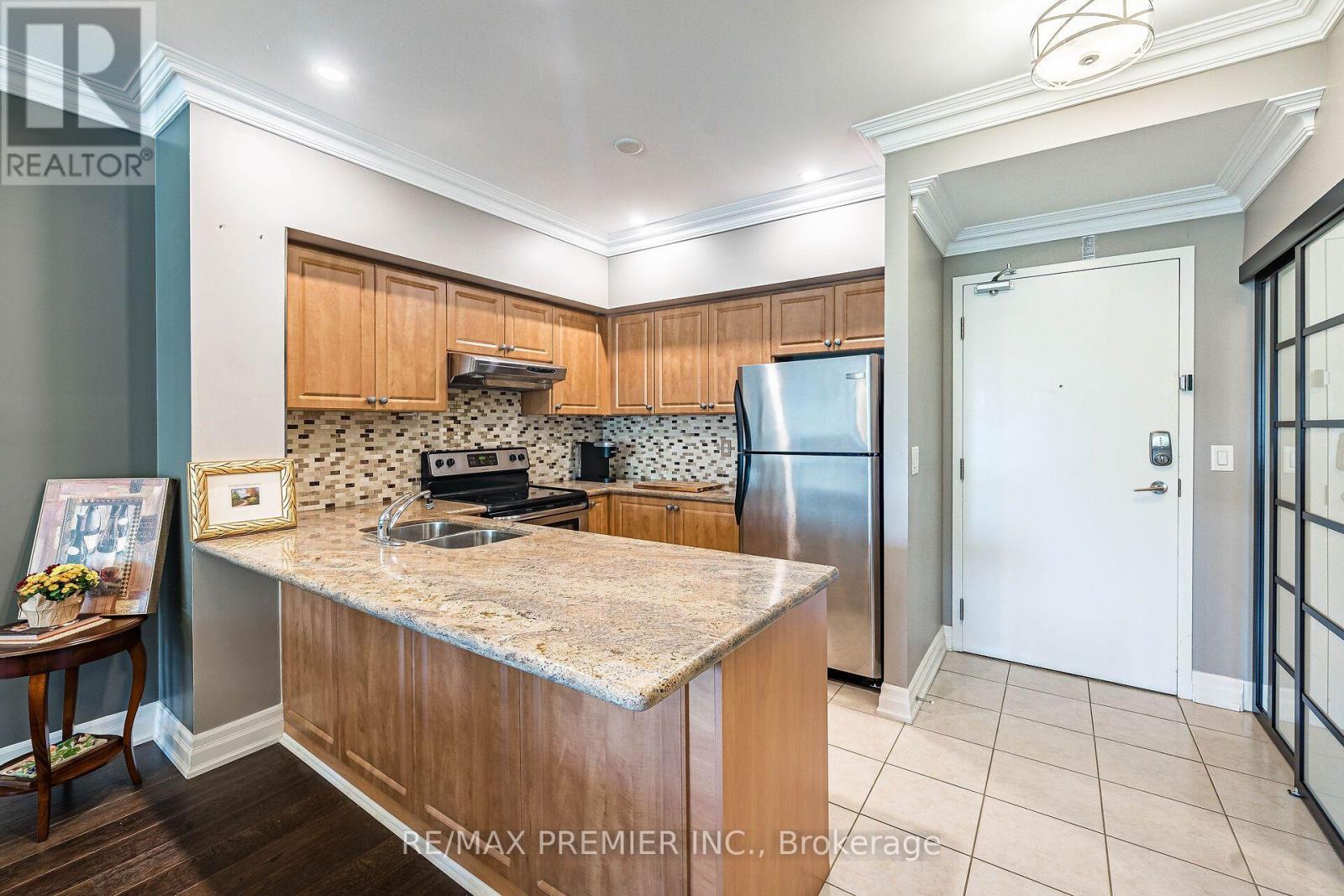 304 - 9451 Jane Street Property Photo 8