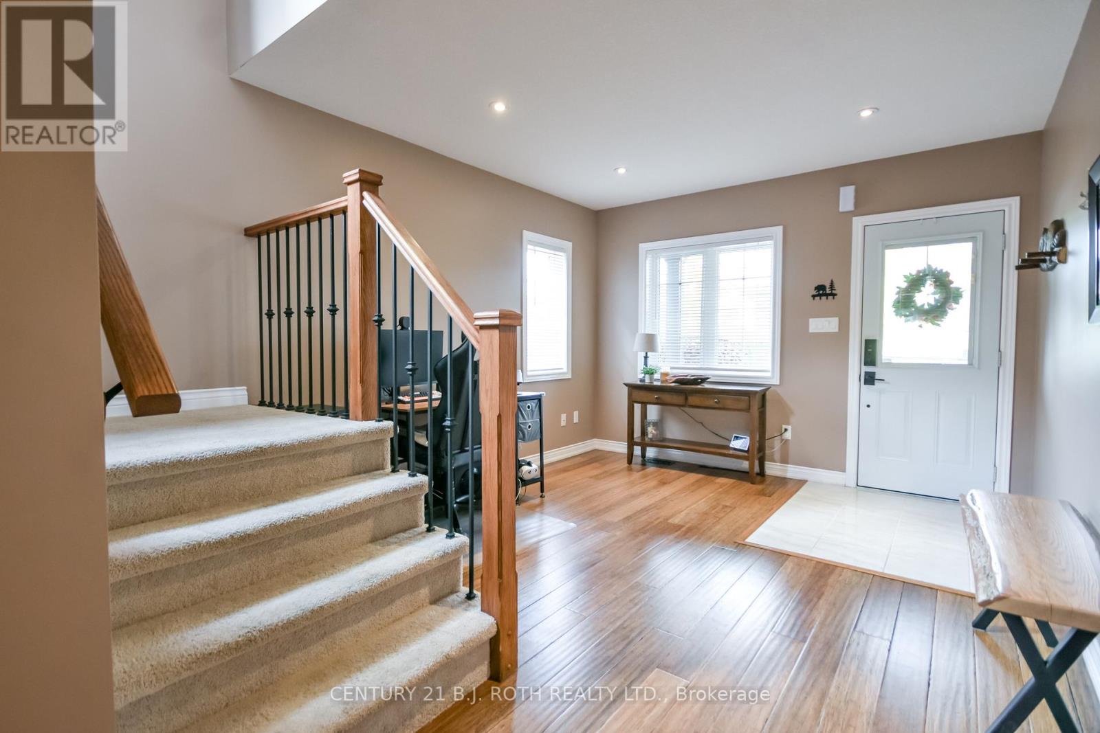 114 Stonemount Crescent Property Photo 3