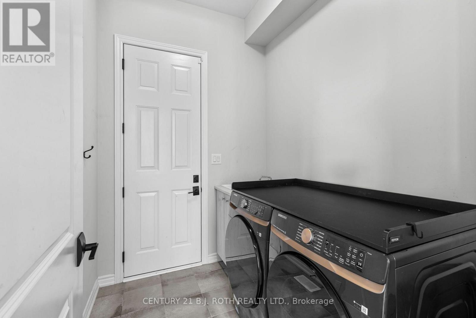 6 Henderson Street Property Photo 20