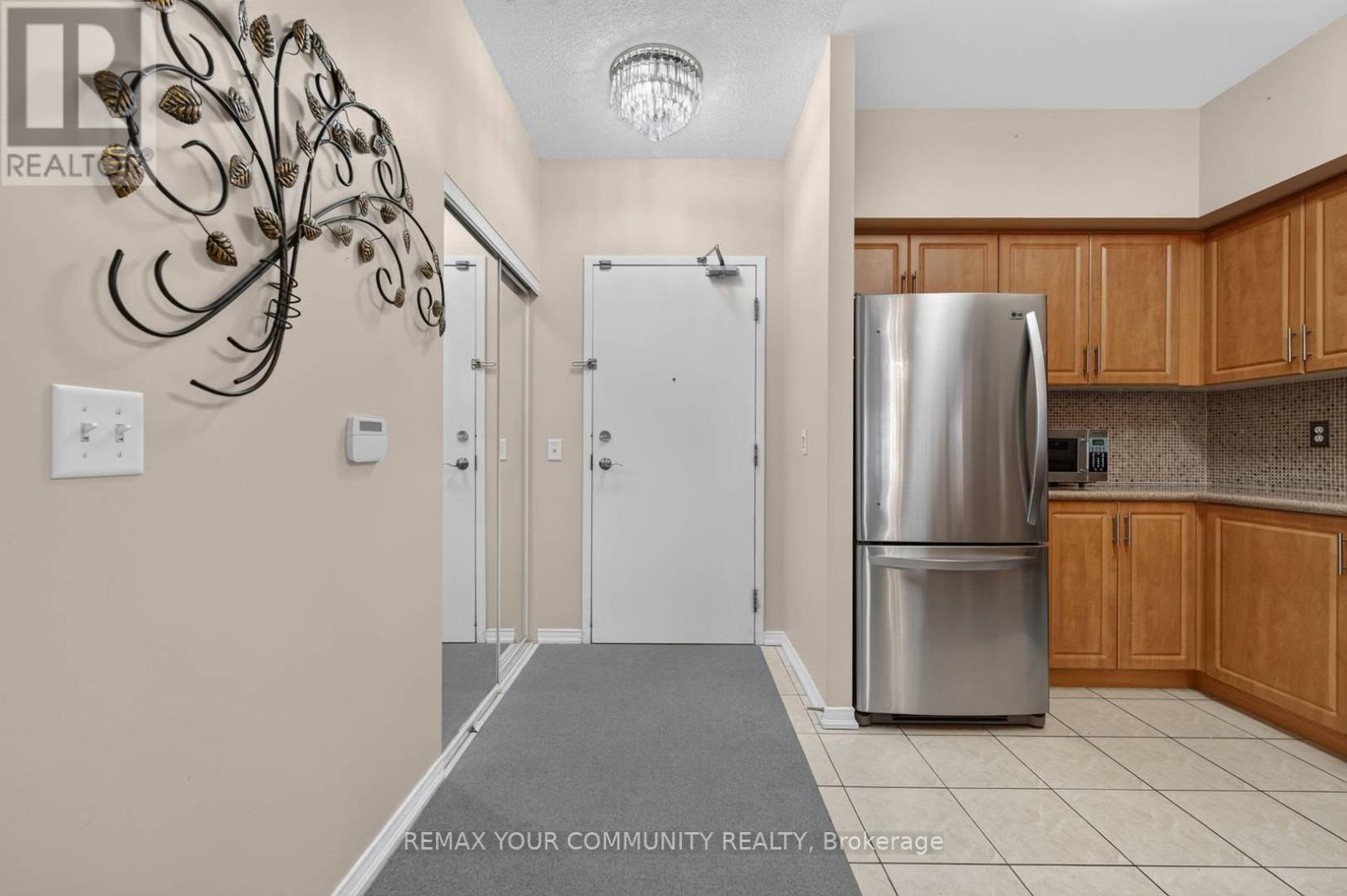 103 - 9973 Keele Street Property Photo 6