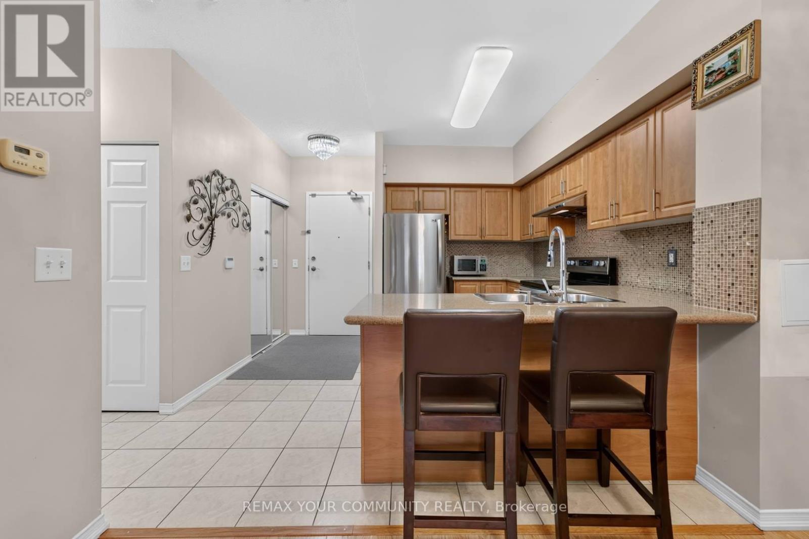 103 - 9973 Keele Street Property Photo 10