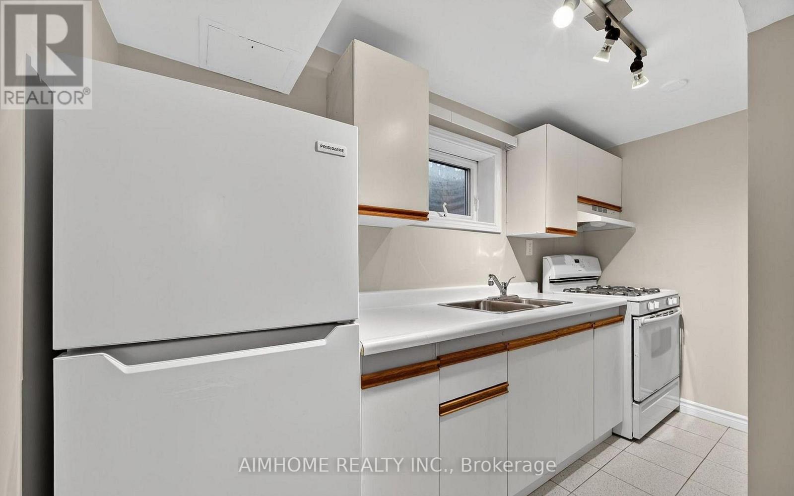 764 Botany Hill(lower Unit) Crescent Property Photo 4