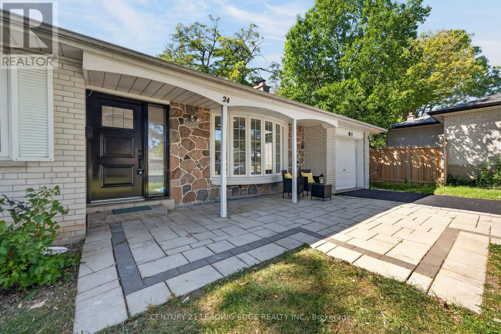24 Lincoln Green Drive Property Photo 8