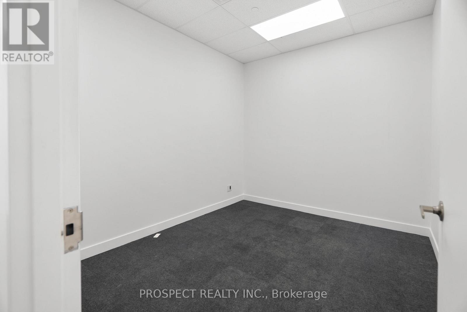 44 D & F - 4000 Steeles Avenue W Property Photo 3