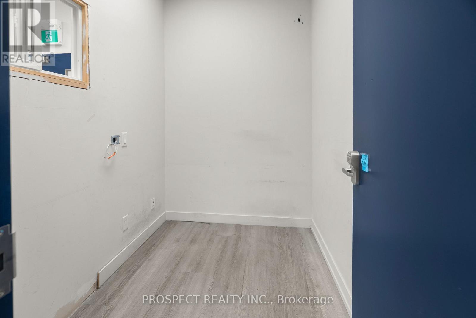 44 D & F - 4000 Steeles Avenue W Property Photo 8