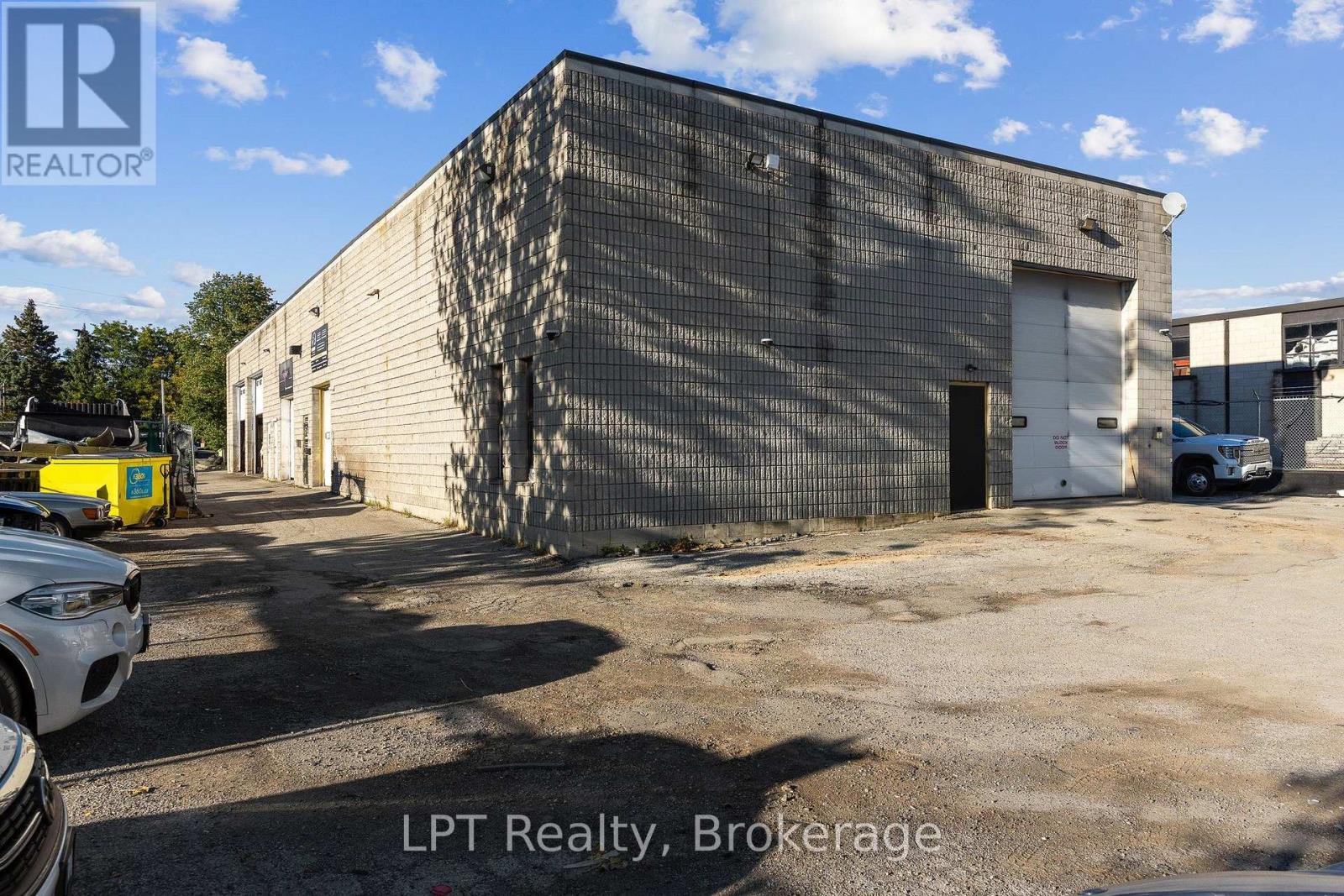 2 - 7 Harlech Court Property Photo 1