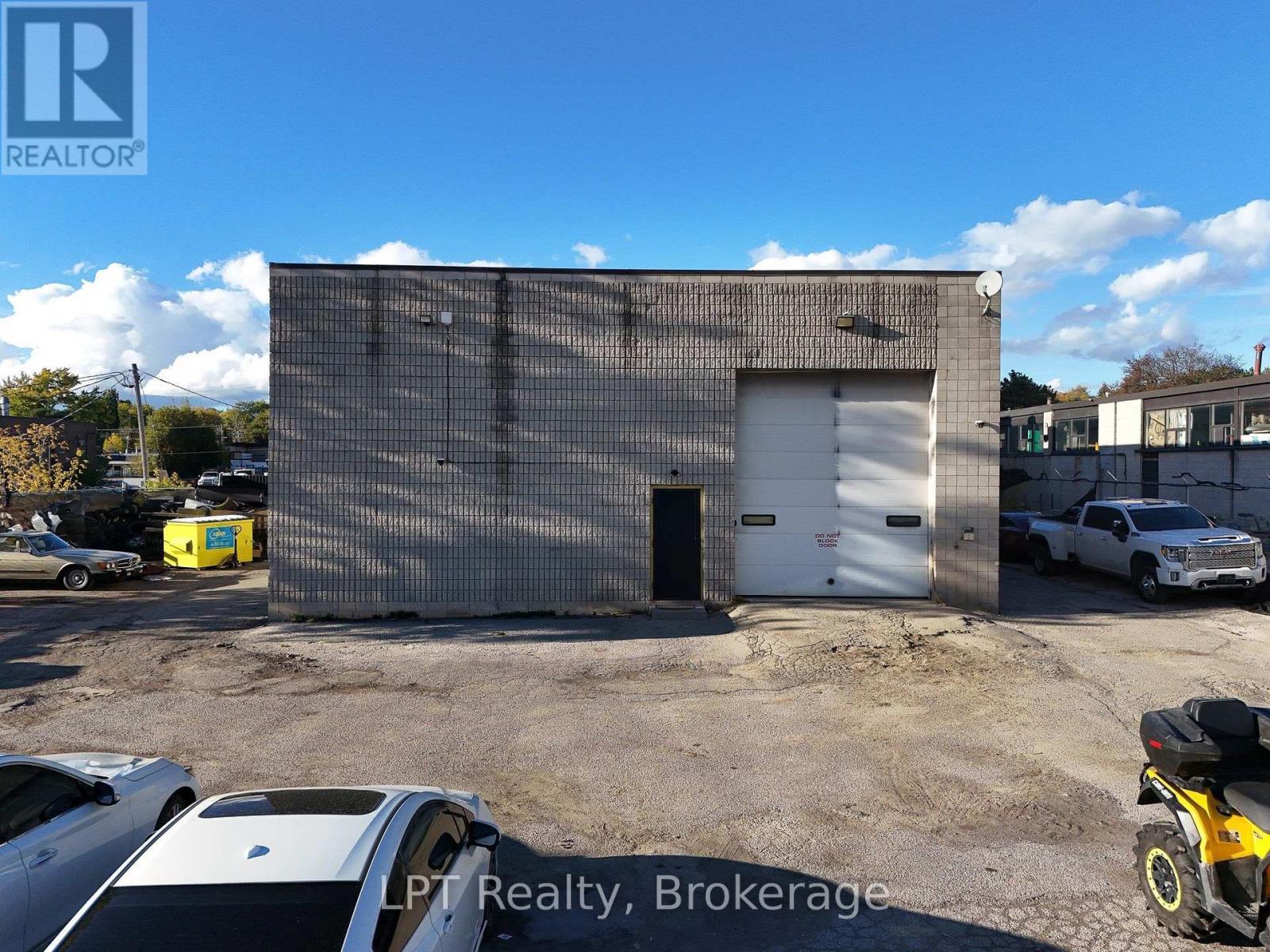 2 - 7 Harlech Court Property Photo 2
