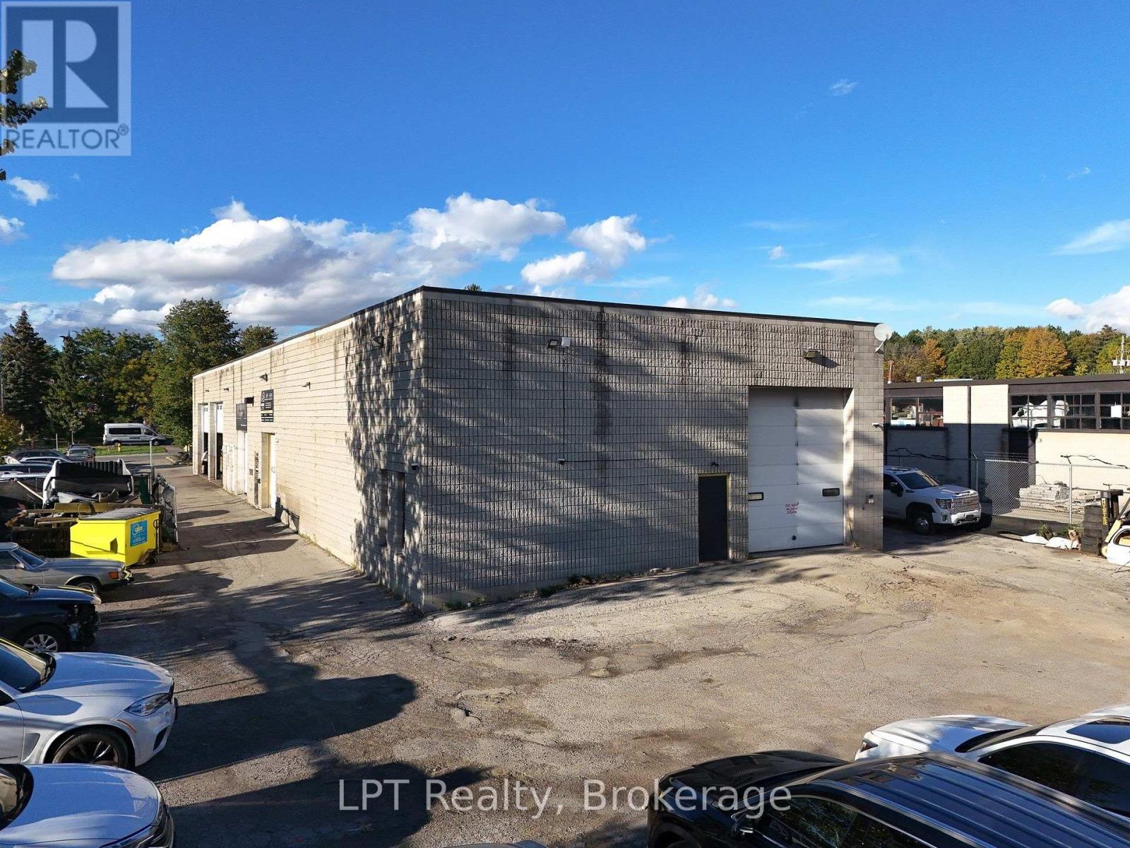 2 - 7 Harlech Court Property Photo 3