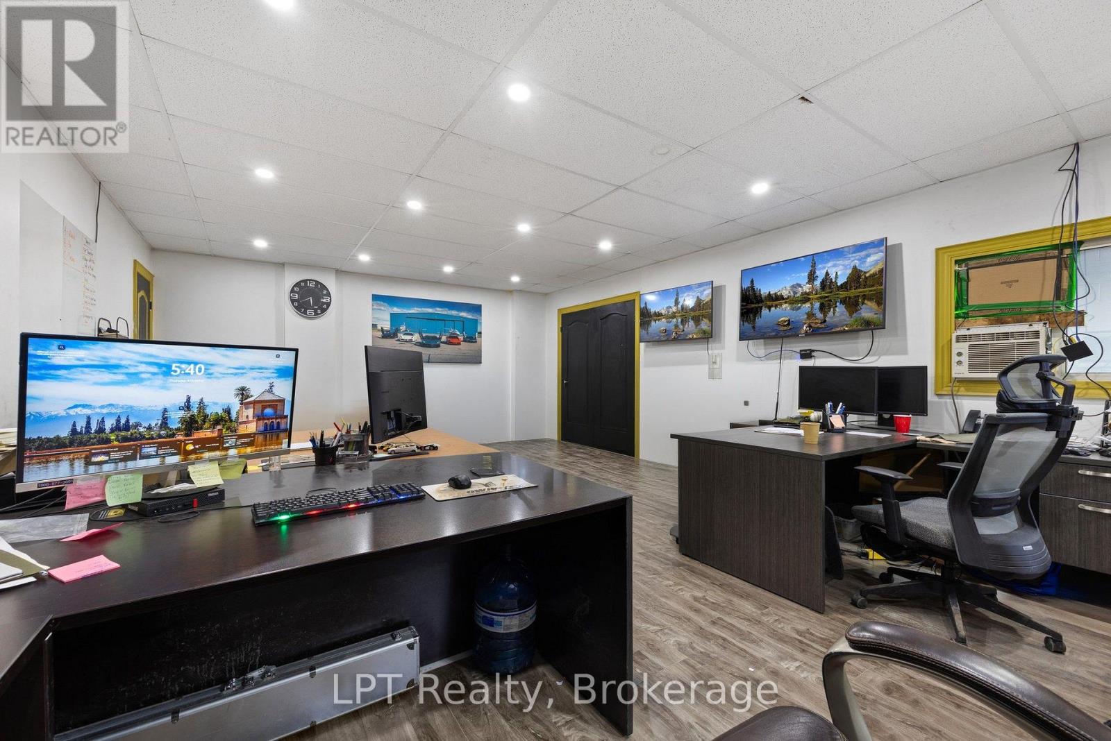 2 - 7 Harlech Court Property Photo 25