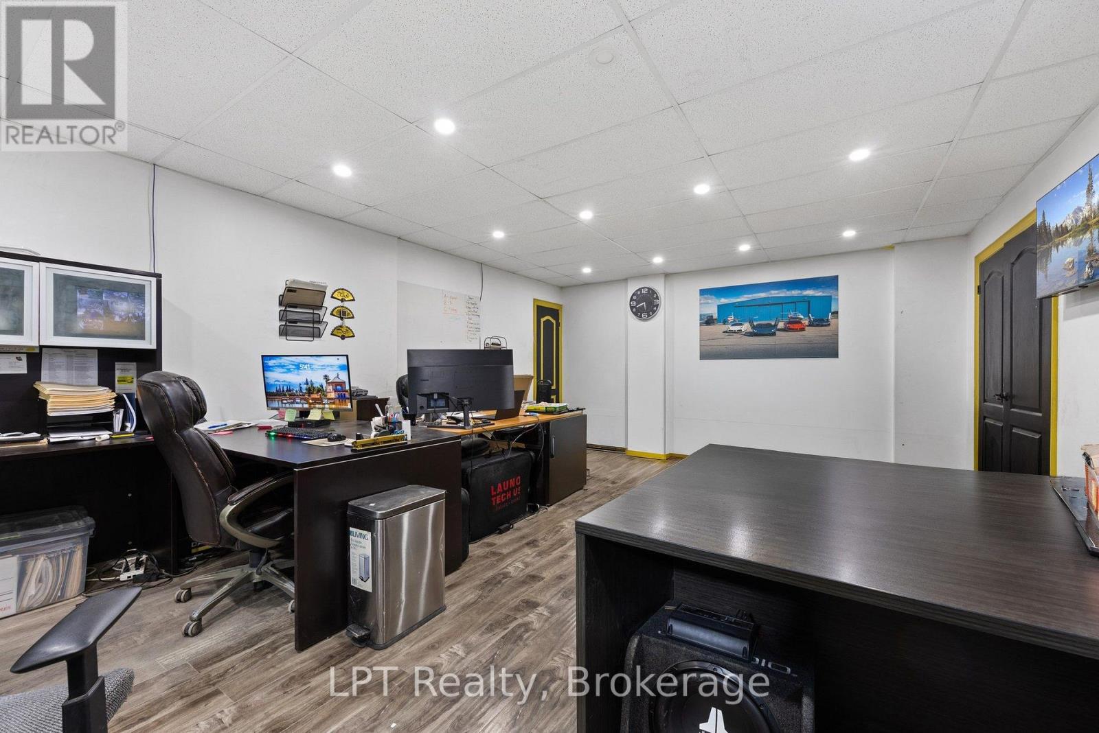 2 - 7 Harlech Court Property Photo 26