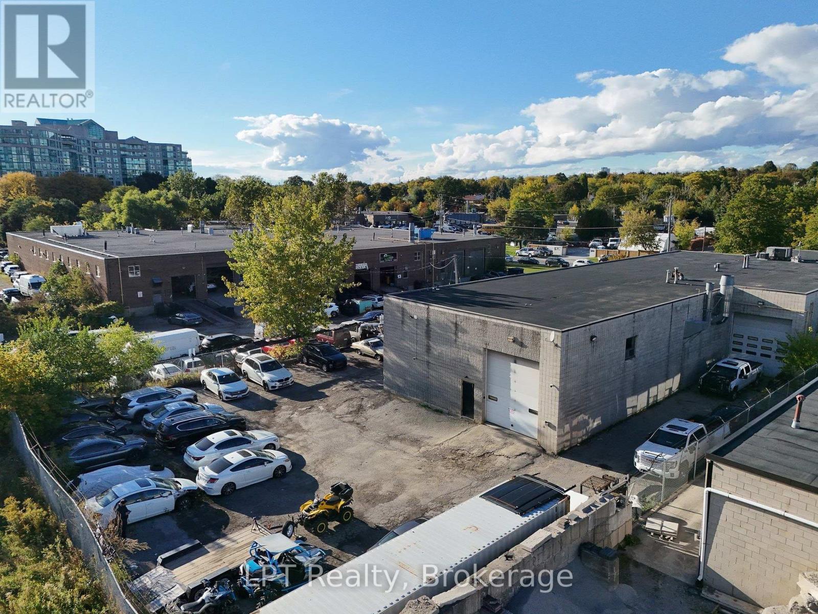 2 - 7 Harlech Court Property Photo 28