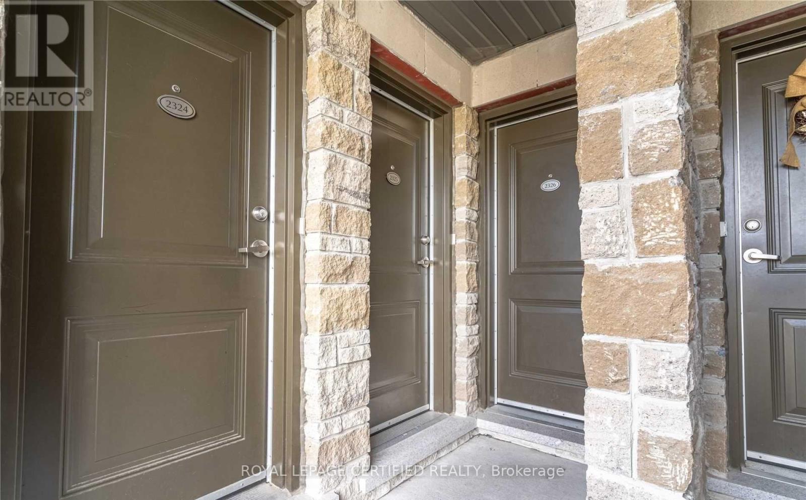 2325 - 20 Westmeath Lane Property Photo 3