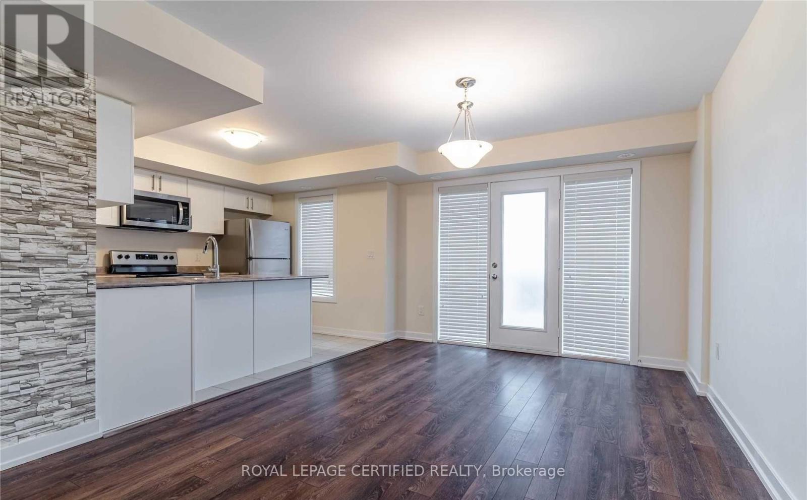 2325 - 20 Westmeath Lane Property Photo 5