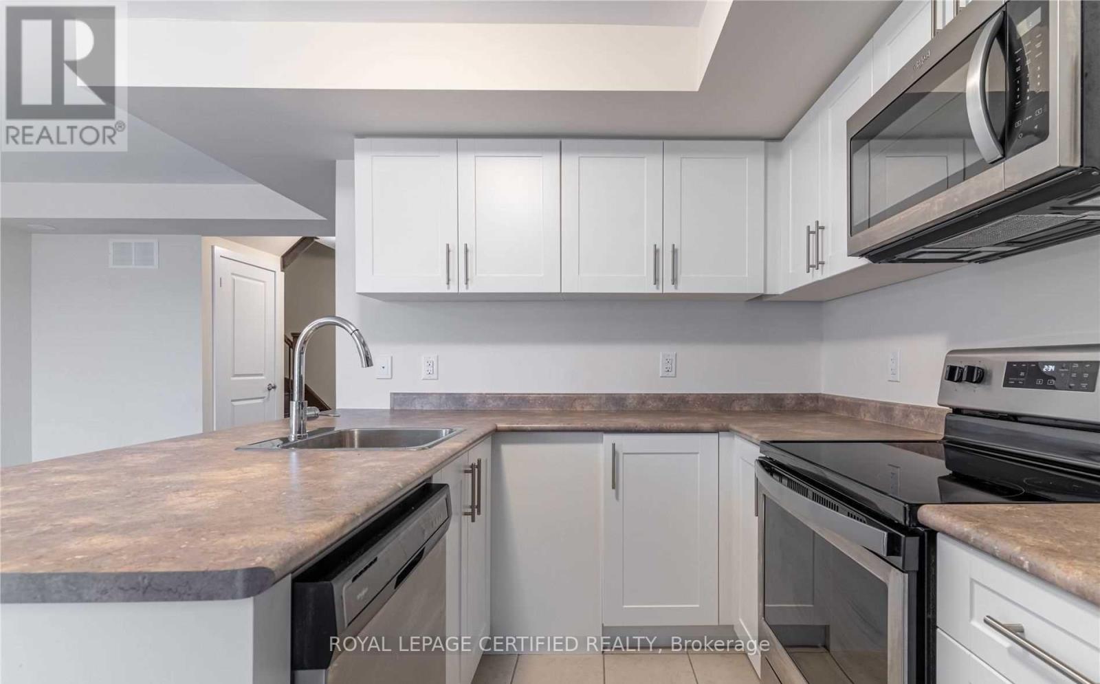 2325 - 20 Westmeath Lane Property Photo 7