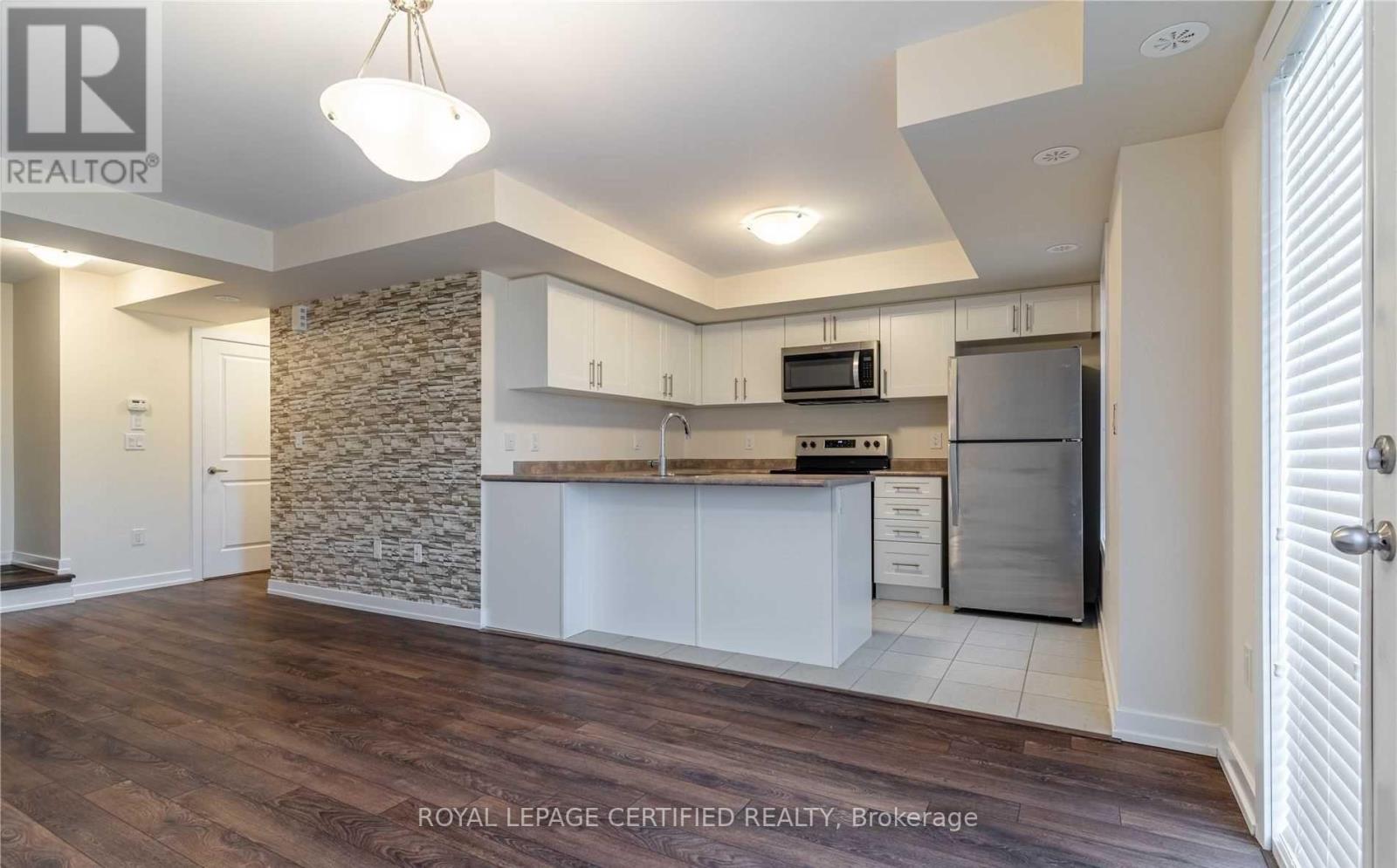 2325 - 20 Westmeath Lane Property Photo 8